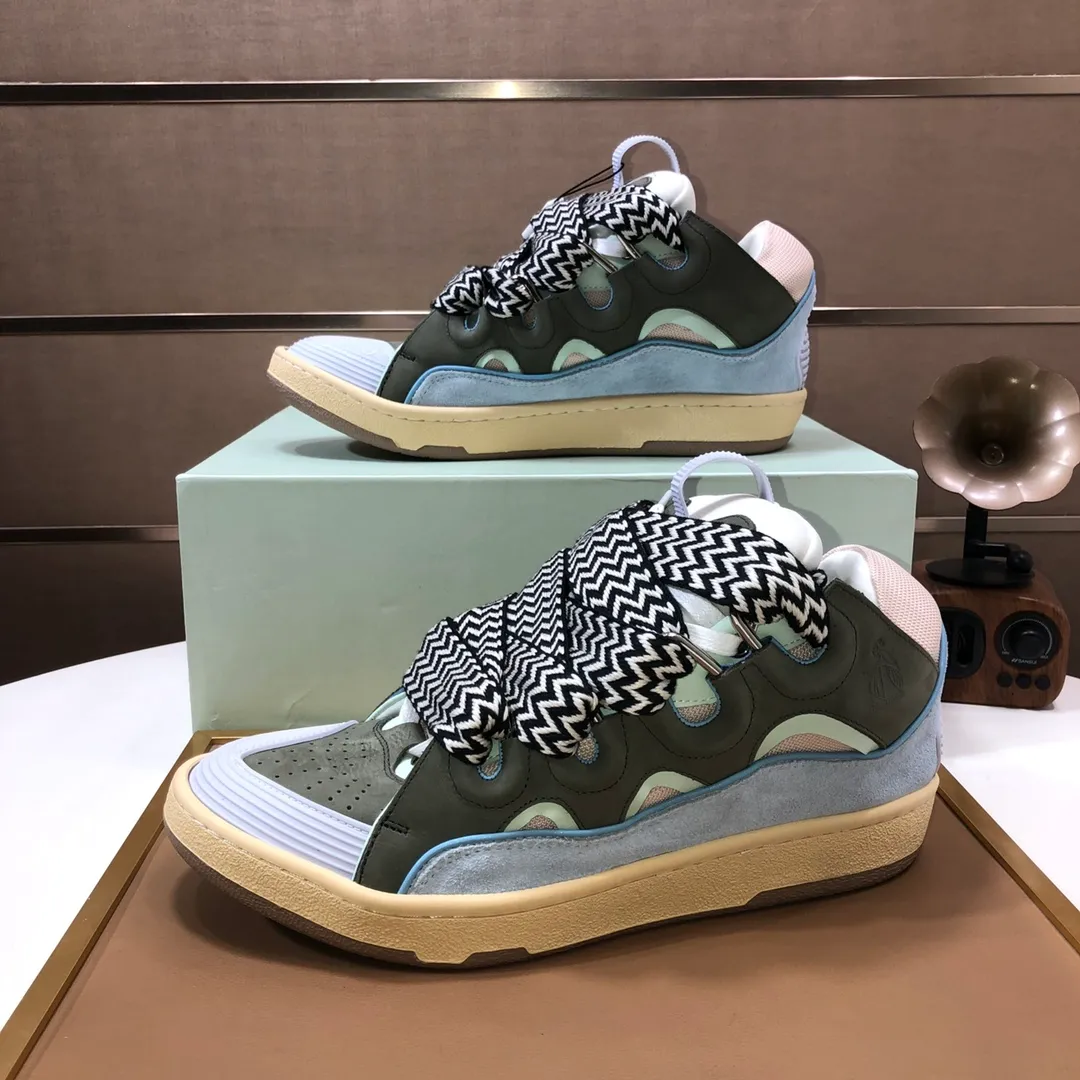 Men's men's shoes💰820💰[LANVIN] The latest lace-up fashionable casual couple sneakers, high-quality CLAY couple series‼ ️ The latest trendy products of the season 🌈Many bloggers have planted grass and purchased the original open-mold customization. The upper and outsole are sewn with mark threads without edge sealing. A variety of material splicing combination design. Very versatile for fashionable and casual wear. Comfortable on the feet. Self-recommended. Upper cowhide + cow suede + breathable mesh lining. Foot-padding cowhide. Exclusive original open-mold clear logo rubber outsole ⚠️Couple standard size 36-40 for women and 38-44 for men.